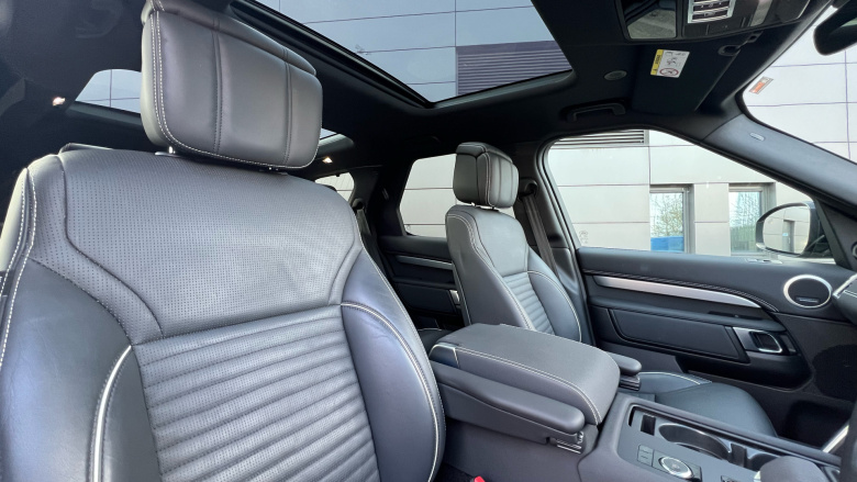 Land Rover Discovery 3.0 D300 R-Dynamic HSE 5dr Auto Diesel Station Wagon